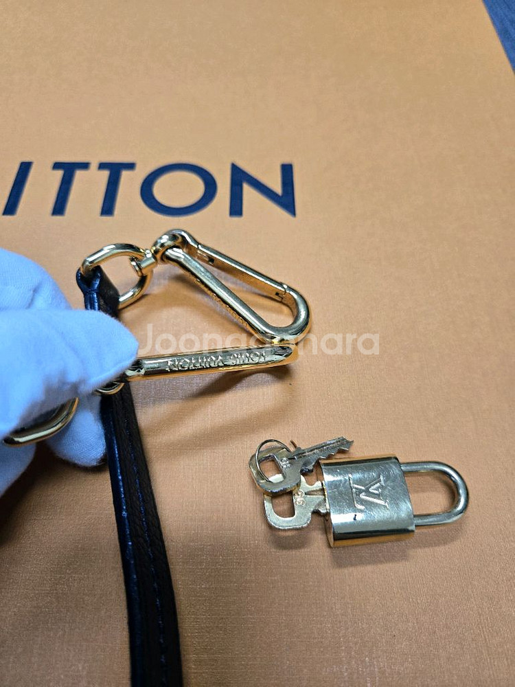 [특가][정품]루이비통 앙프레뜨 루미네즈 숄더백--6