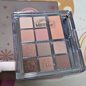 (미개봉) 에뛰드 베스트 톤 아이 팔레트 만인의 E상형