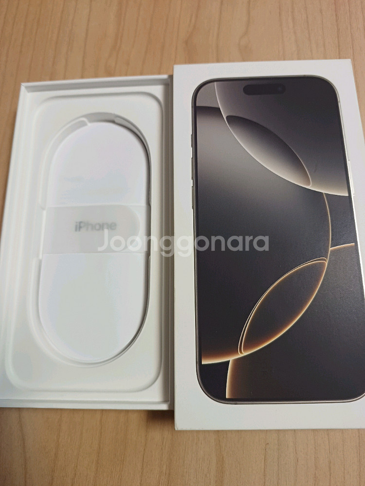 아이폰박스 아이폰16프로 블랙티타늄 내츄럴--0