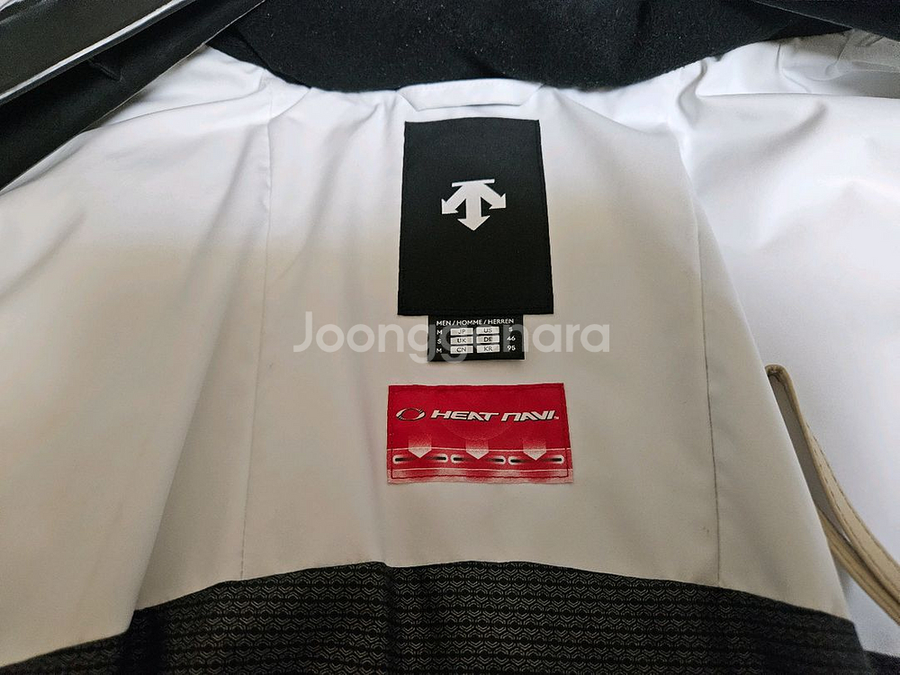 데상트 24FW 더미작스 패딩팔아요(95)--5