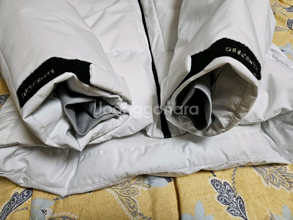 데상트 24FW 더미작스 패딩팔아요(95)--3