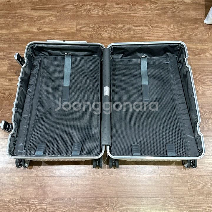 리모와 캐리어 하이브리드 체크인 미디엄 화이트--1
