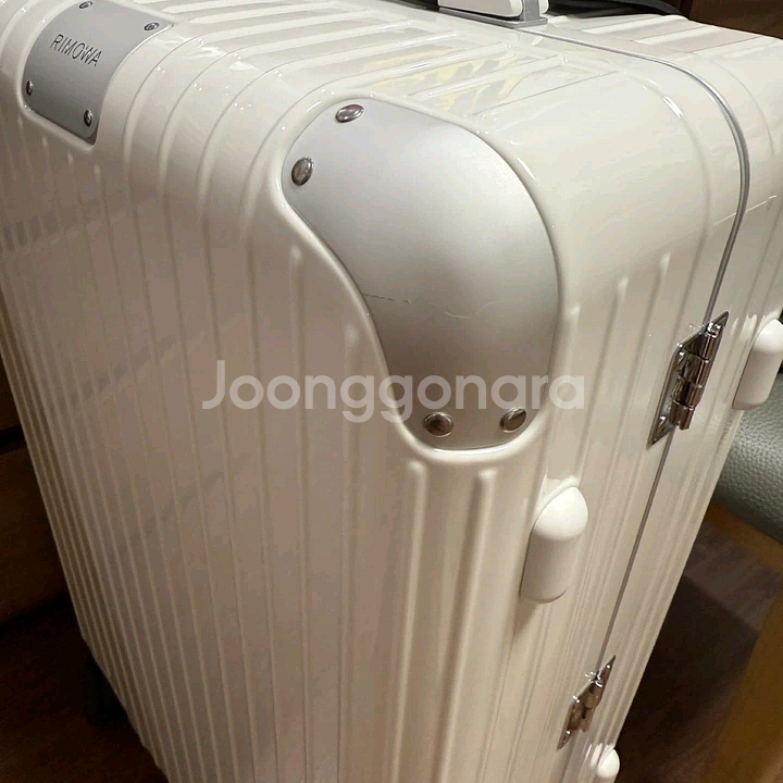 리모와 캐리어 하이브리드 체크인 미디엄 화이트--3