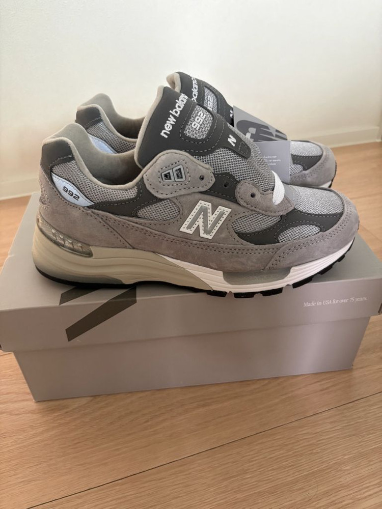 뉴발란스 992 그레이 사이즈235--1