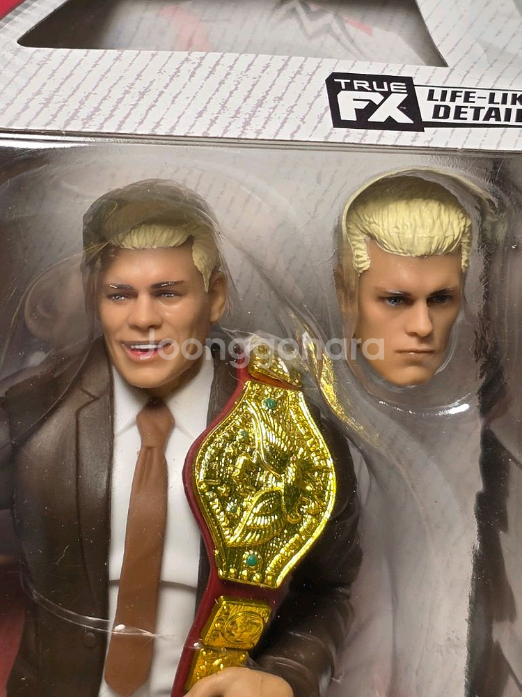 WWE 피규어 엘리트 코디로즈(수트버젼) 판매합니다--2