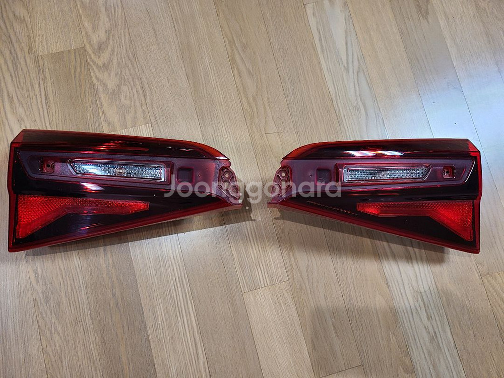 2020년식 셀토스 후미등 (테일램프) 1대분 세트--4