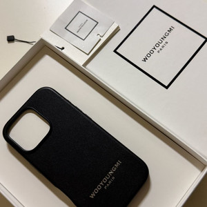 우영미 아이폰16프로 케이스 맥세이프 가능