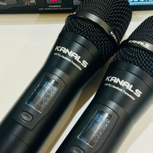 카날스 bk-820N 무선마이크 팝니다.