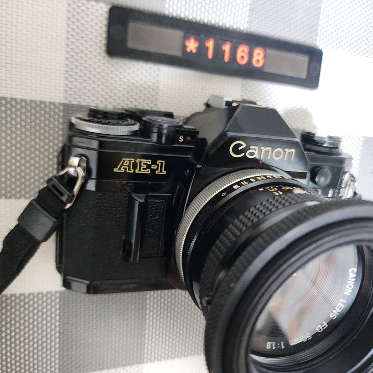 캐논 AE-1 필름카메라 블랙바디 1.4 단렌즈 케이스 이미지