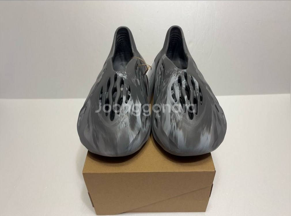 아디다스 이지 폼 러너 그래닛 아코탭 미시착 새싱품--2