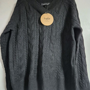 Lapiaf 라삐아프 브이넥 케이블 니트 블랙