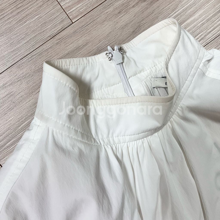 [S] 에센셜바이이큐엘 EQL 볼륨 슬리브리스 탑--4