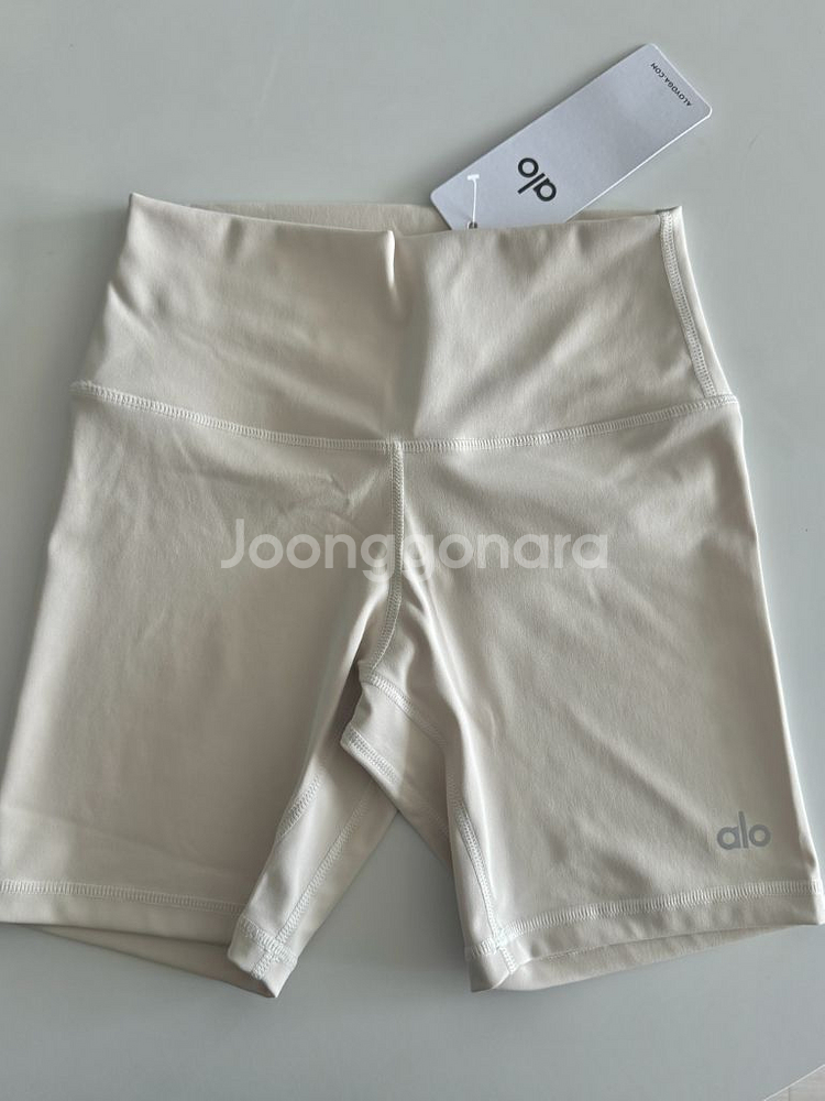 alo 알로 요가 5인치 숏츠 팬츠 (새상품)--1
