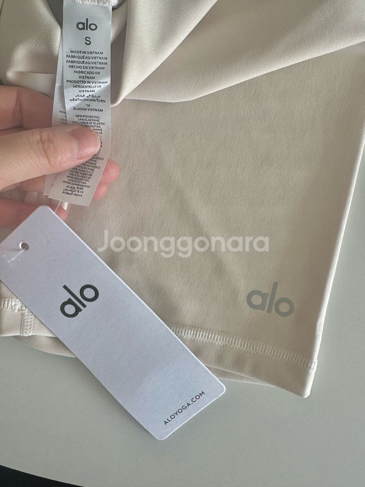alo 알로 요가 5인치 숏츠 팬츠 (새상품)--3