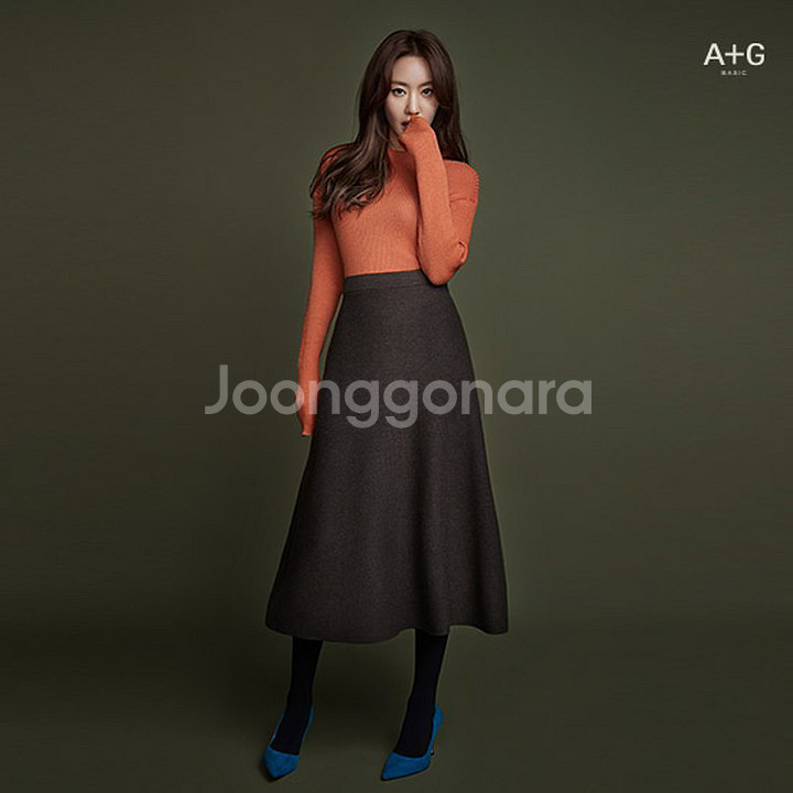 [M] 더엣지 울 100 홀가먼트 니트 스커트 블랙--2