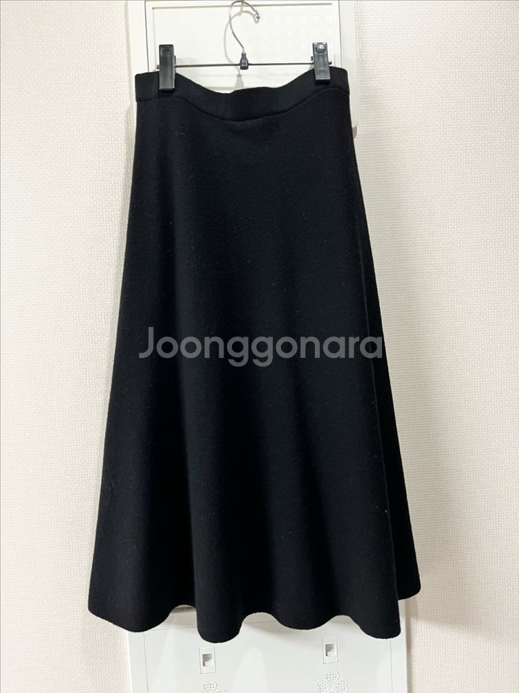 [M] 더엣지 울 100 홀가먼트 니트 스커트 블랙--4