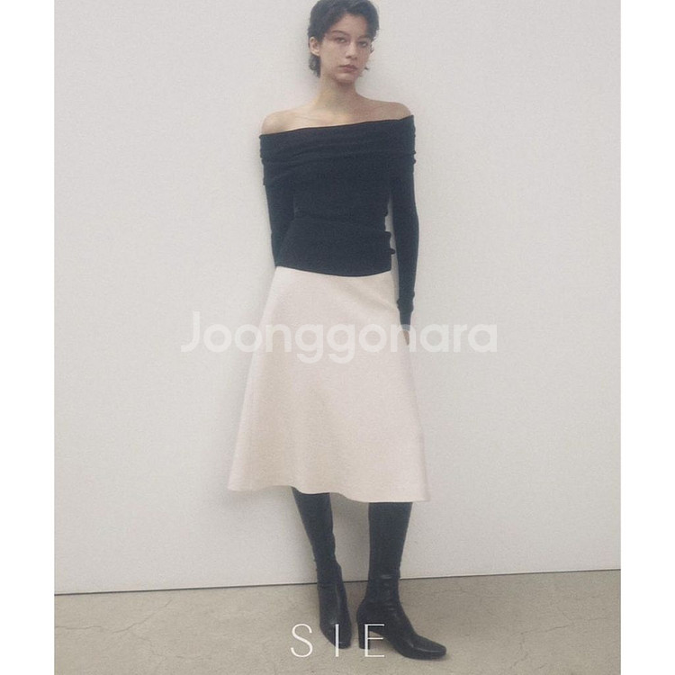 시에sie 카일라 루즈 오프숄더 니트(블랙)--0