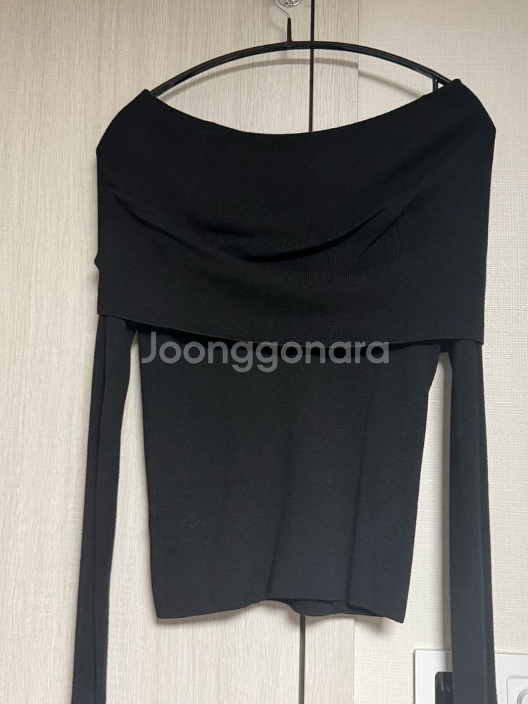 시에sie 카일라 루즈 오프숄더 니트(블랙)--1