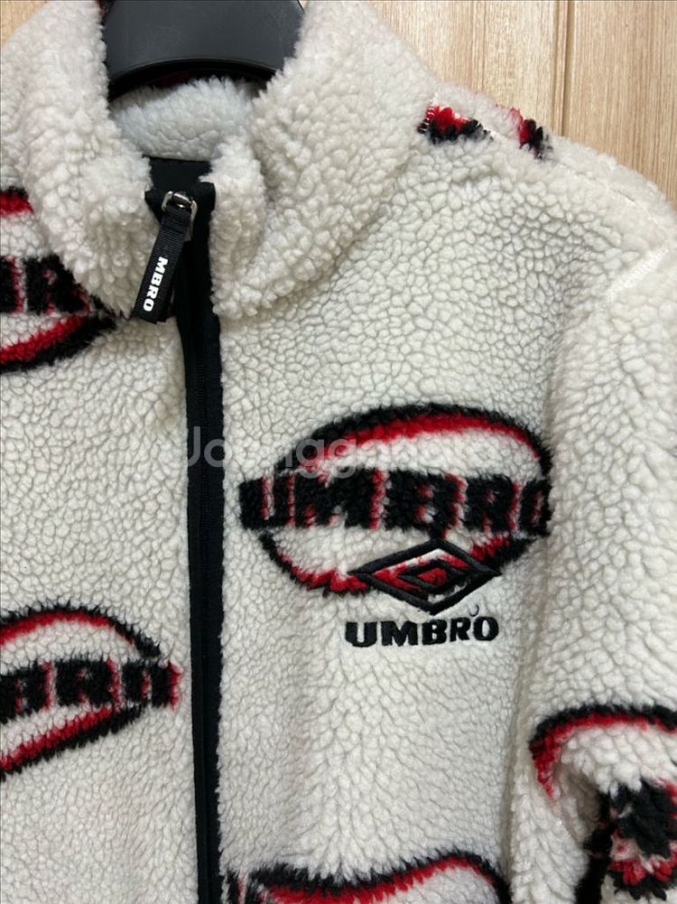 엄브로 리버시블 점퍼 105--9