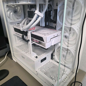 라이젠 7700/4070tisuper 화이트게이밍컴퓨터