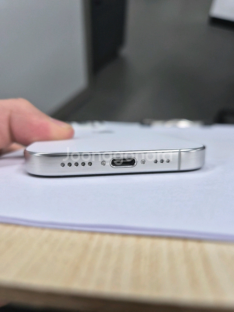 아이폰 16 pro 256기가 화이트--1