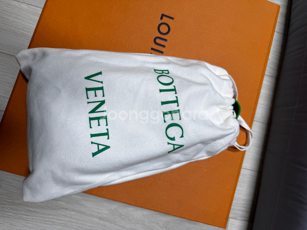 보테가 미니 카세트뱃 패러킷--1