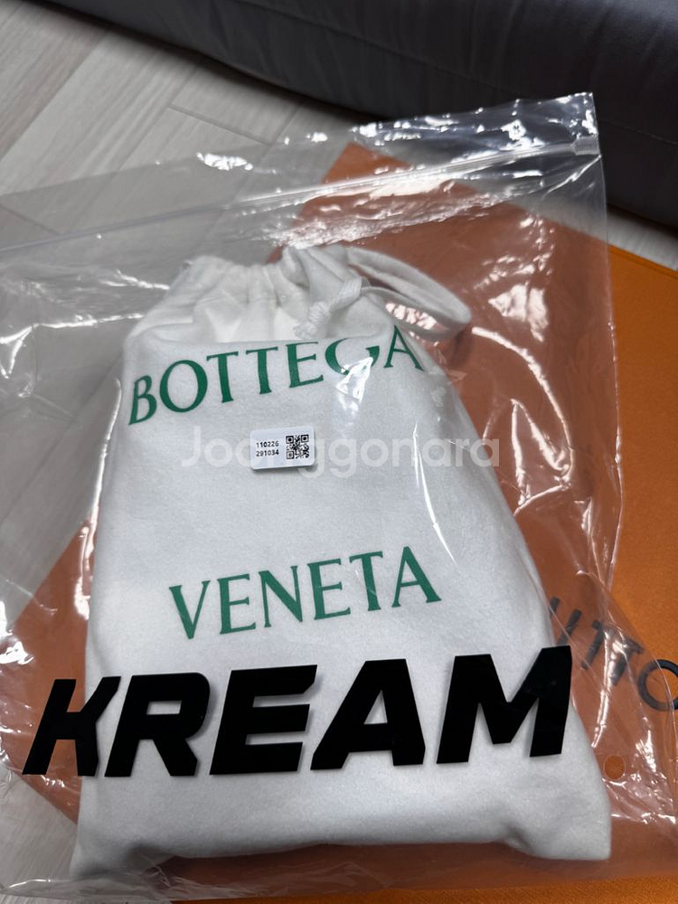 보테가 미니 카세트뱃 패러킷--2