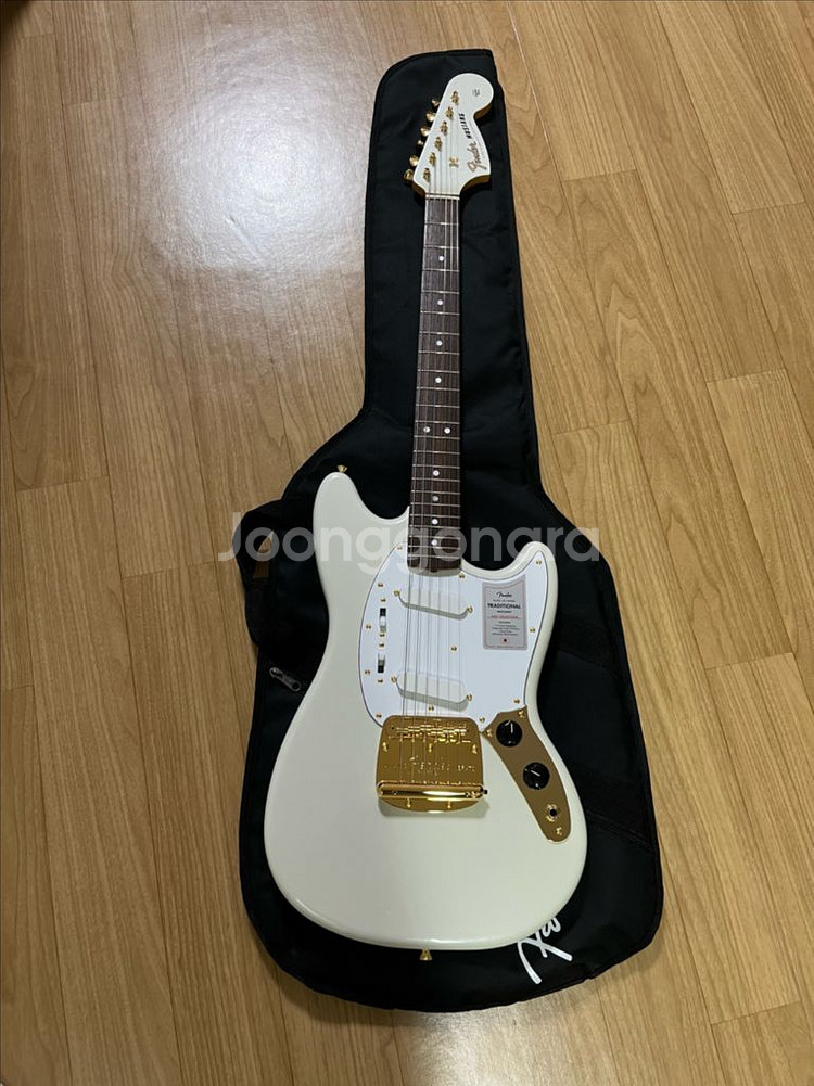 펜더(Fender) 머스탱 일렉기타--0
