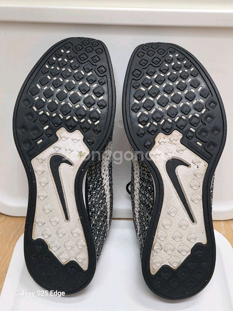 나이키 플라이니트 레이서 오레오 2.0 입니다.--4