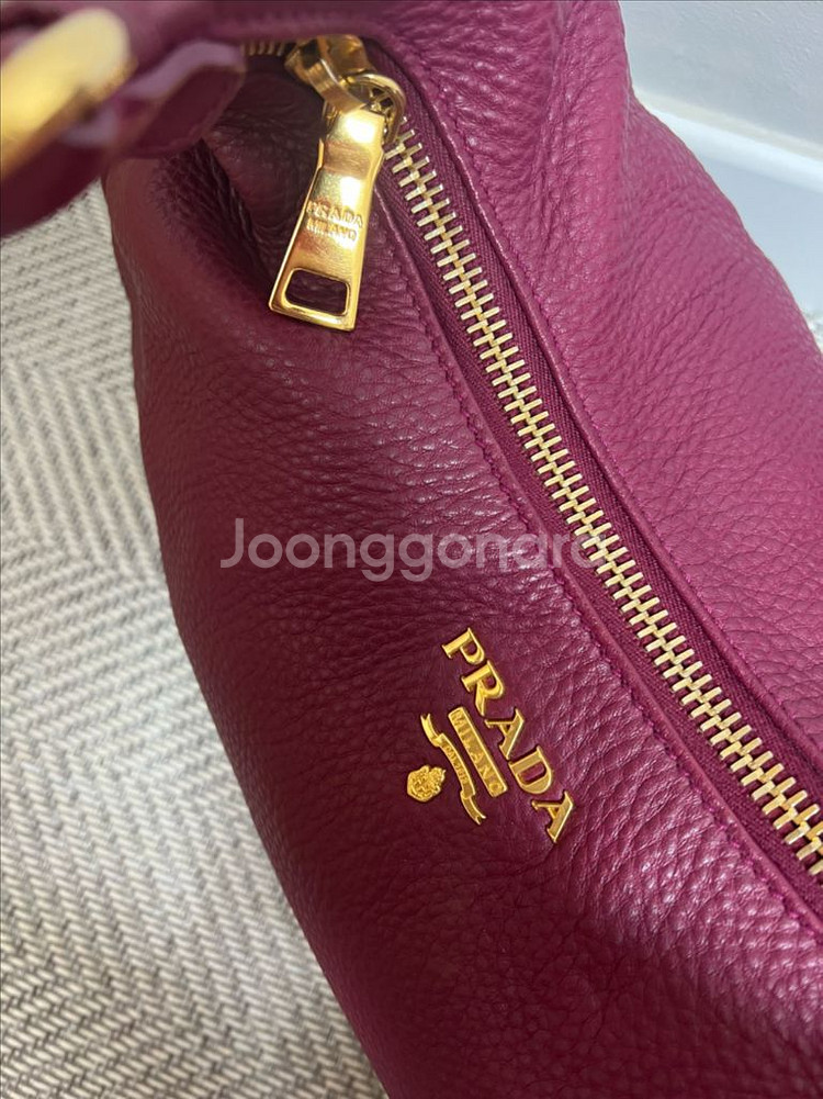 [급처분] 프라다 정품 숄더백 A급 컨디션--1