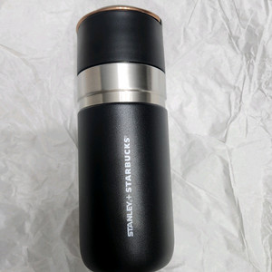 스타벅스 SS 블랙 앤 골드 스탠리 보온병 500ml