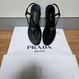 명품 프라다샌들