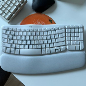 로지텍 WAVE KEYS 인체공학 무선 키보드 신품급