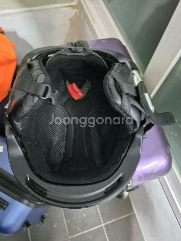 스키헬멧 팝니다.--1