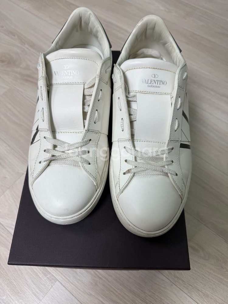 발렌티노 스니커즈--0