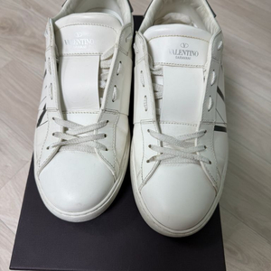 발렌티노 스니커즈