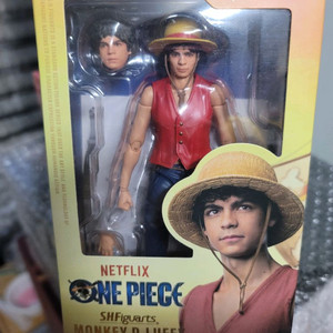 SHF 넷플릭스 루피 액션피규어