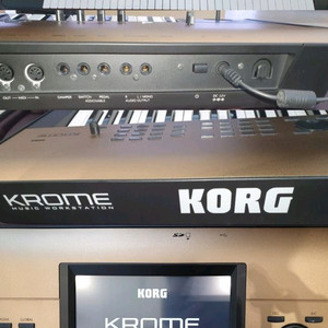 KORG Krome 61 Vintage Gold 한정판