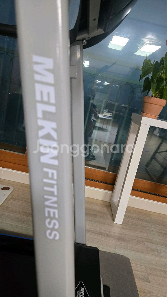 러닝머신 사용감 없어요--3