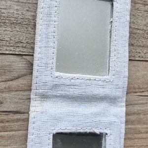 휴대용 접이식 확대경과 일반경이 있는 거울