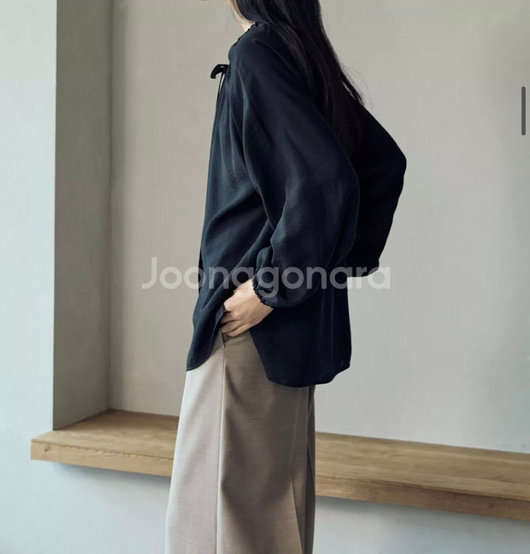 김서룡 25SS 셔링 블라우스--5