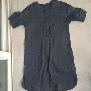 Theory 브랜드의 린넨 혼방 원피스