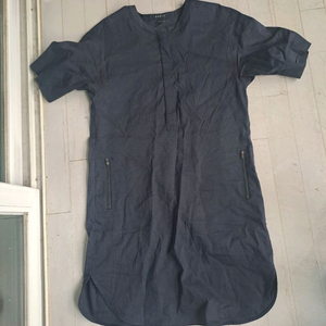 Theory 브랜드의 린넨 혼방 원피스