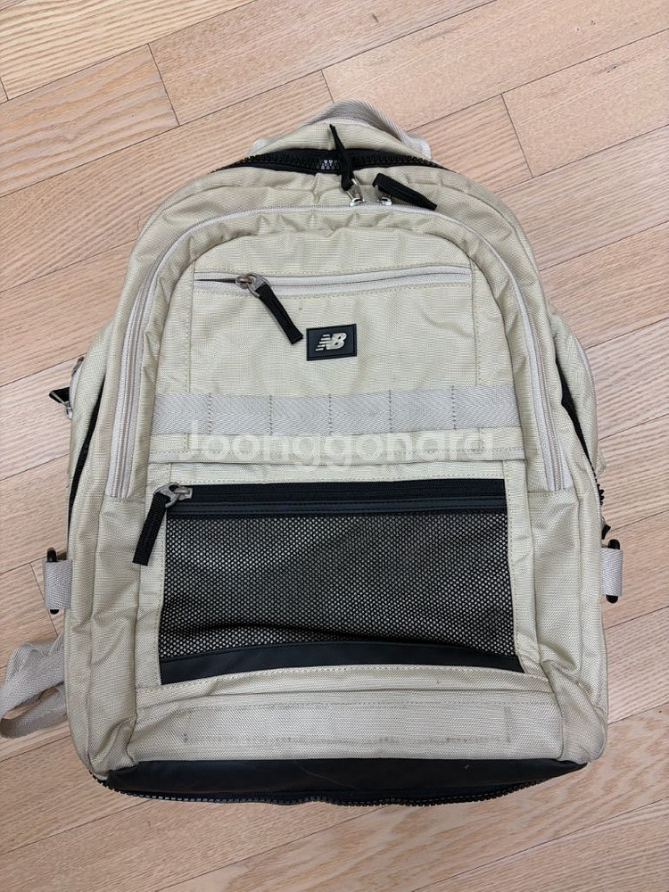 뉴발란스 베이지색 백팩 판매--0