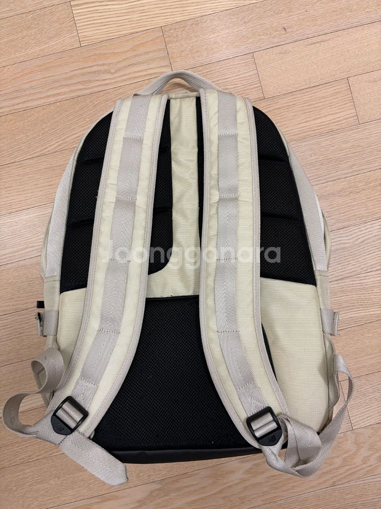 뉴발란스 베이지색 백팩 판매--1