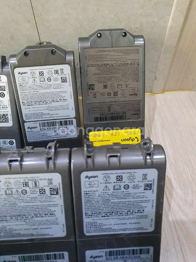 다이슨 청소기 v8 배터리 총13개 택비포함--2