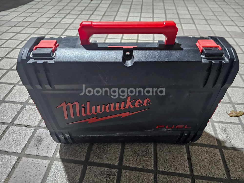 밀워키 18v 임펙렌치세트(본체+충전기+배터리2)--0