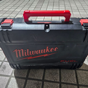 밀워키 18v 임펙렌치세트(본체+충전기+배터리2)