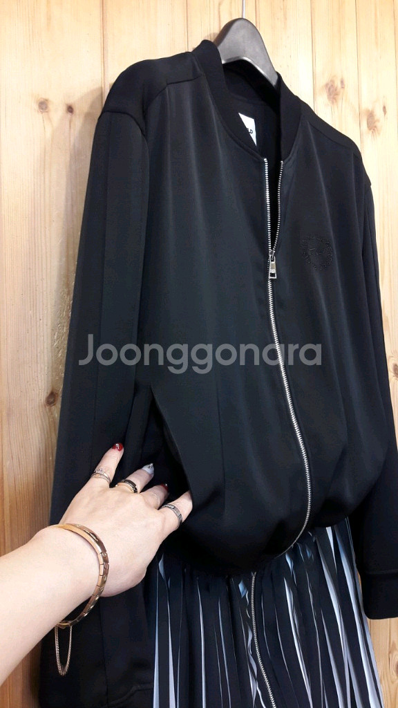 *칼라거펠트 생기욤 시그니처 원피스 *택--3