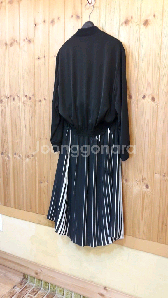 *칼라거펠트 생기욤 시그니처 원피스 *택--7